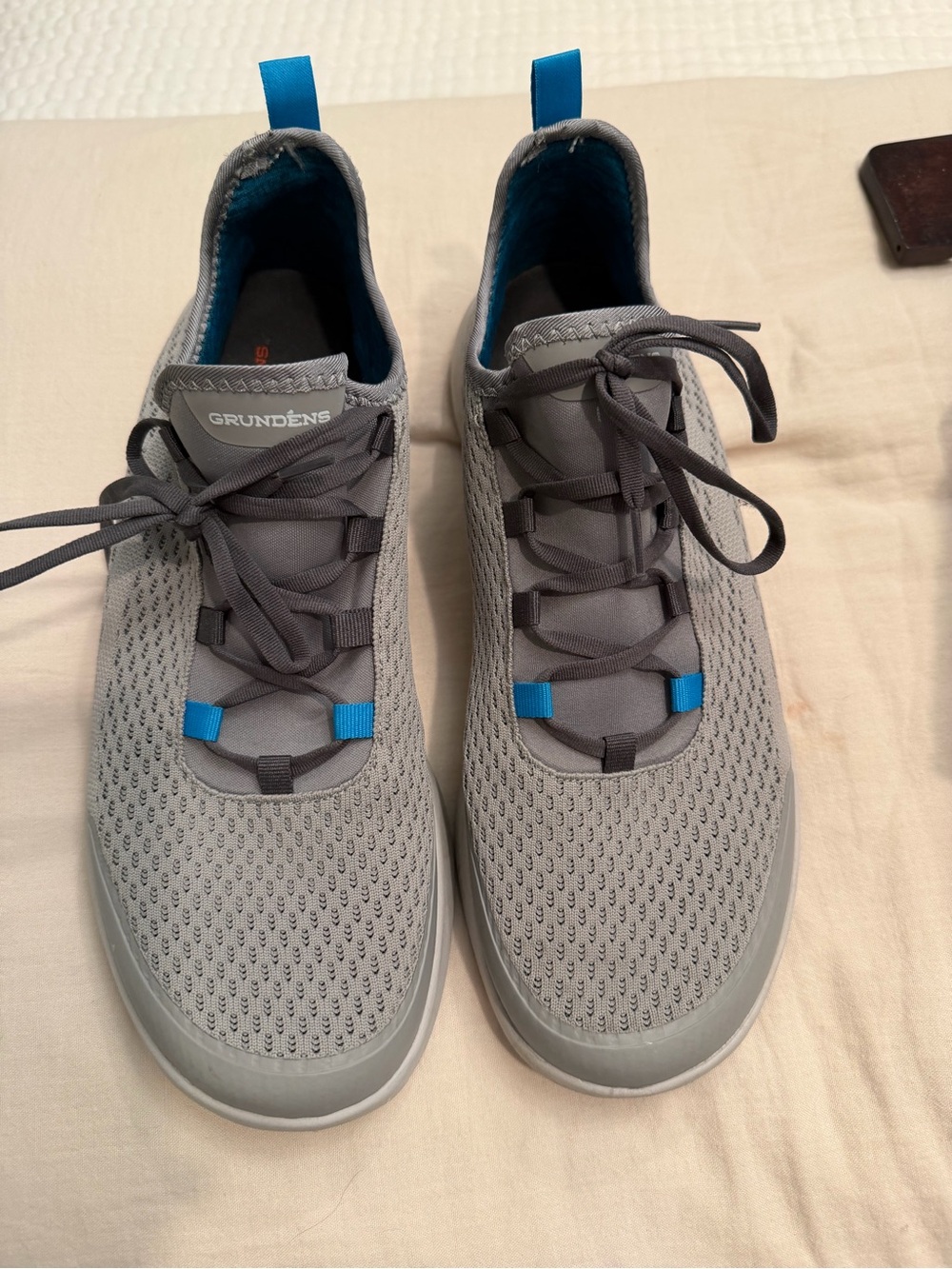 Grundéns Men's Gray Sneakers with Blue Accents